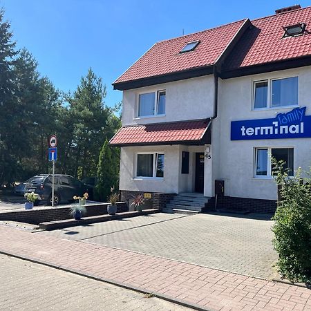 Terminal Family Airport Vandrehjem Poznań Eksteriør billede