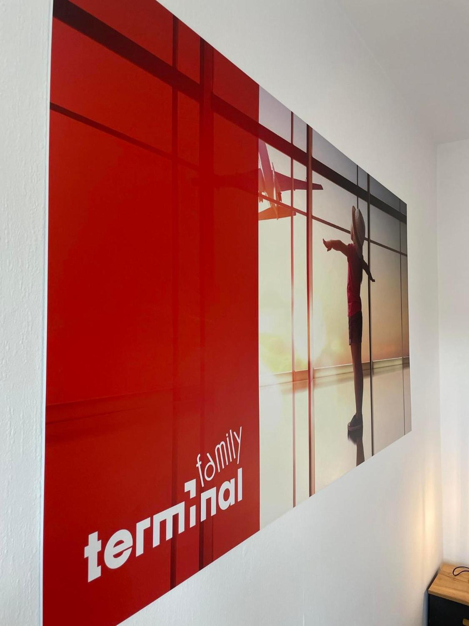 Terminal Family Airport Vandrehjem Poznań Eksteriør billede